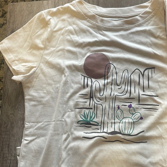 Shein Tshirt - Picture 1 of 2